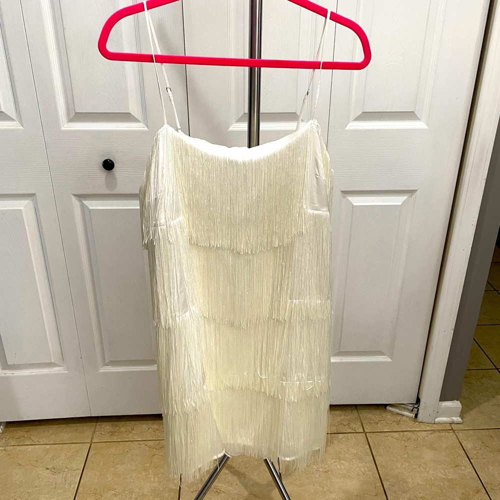 Great Condition!  Abercrombie white fringe dress size XL, Regular length, Midi.